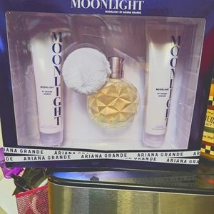 New, never opened Ariana Grande Eau de Parfum Gift Set.